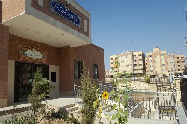 محوطه بیرونی کتابخانه